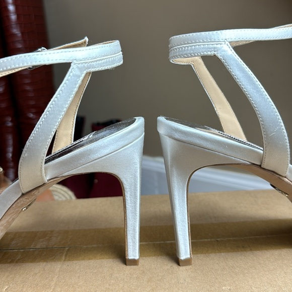 NWOT β’ Rider Stiletto Heel β’ Badgley Mischka β’ Size 8.5 β’ ππ β’ Soft White - Picture 8 of 15